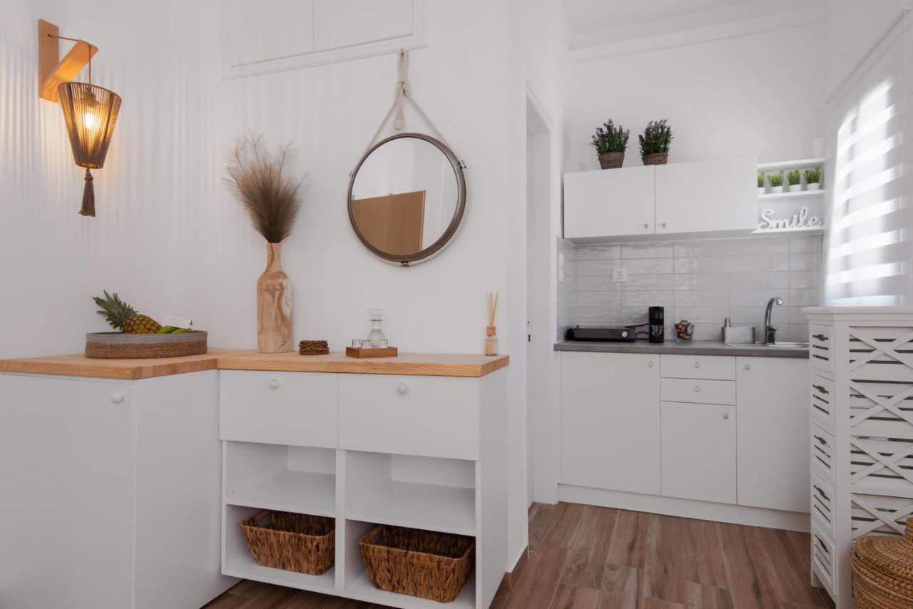 Miles Away Luxury Apartments Platis Gialos  Bagian luar foto